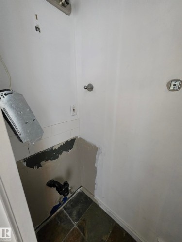 Edmonton, AB - Indoor Photo Showing Other Room