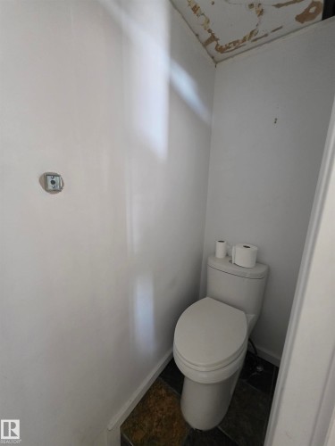 Edmonton, AB - Indoor Photo Showing Bathroom