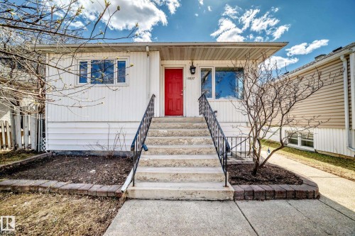 10837 65 Avenue, Edmonton, AB 