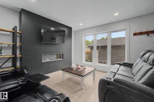 12035 93 Street Nw, Edmonton, AB 