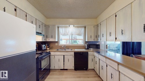 4809 Mackenzie Ave, Drayton Valley, AB - Indoor Photo Showing Kitchen With Double Sink