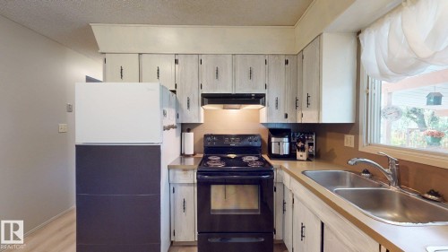 4809 Mackenzie Ave, Drayton Valley, AB - Indoor Photo Showing Bedroom