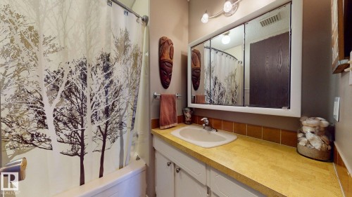 4809 Mackenzie Ave, Drayton Valley, AB - Indoor Photo Showing Bedroom