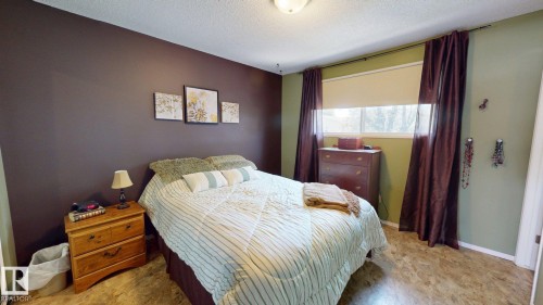 4809 Mackenzie Ave, Drayton Valley, AB - Indoor Photo Showing Bedroom