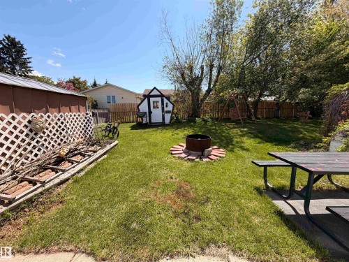 Rock garden with water feature - 4809 Mackenzie Ave, Drayton Valley, AB - Outdoor