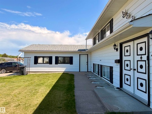 Front half of garage - 4809 Mackenzie Ave, Drayton Valley, AB - Indoor Photo Showing Garage