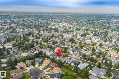 Expansive residential neighborhood featuring numerous single-family homes and multi-unit dwellings - 2045 46St, Edmonton, AB 