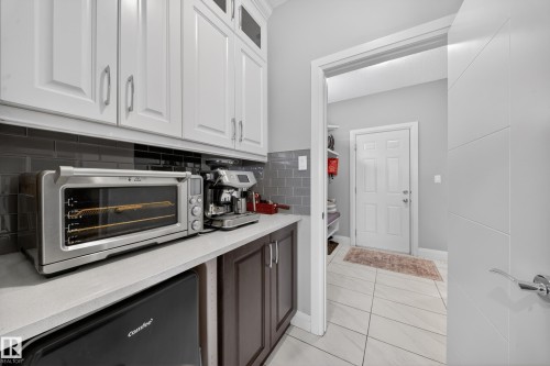 7648 179 Avenue, Edmonton, AB - Indoor Photo Showing Kitchen