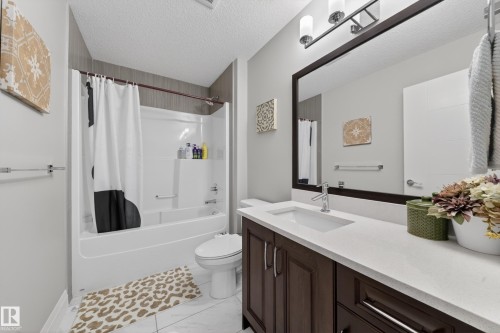 7648 179 Avenue, Edmonton, AB - Indoor Photo Showing Bathroom