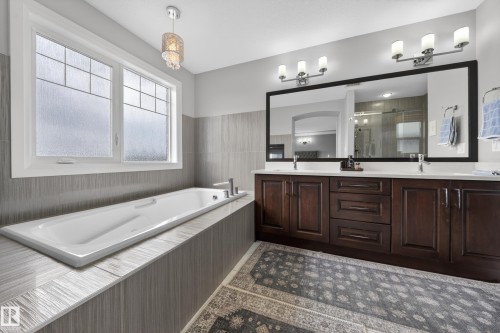 7648 179 Avenue, Edmonton, AB - Indoor Photo Showing Bathroom