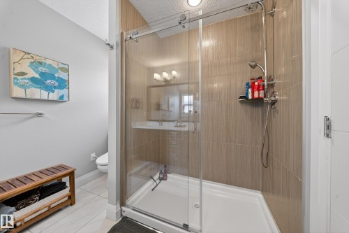 7648 179 Avenue, Edmonton, AB - Indoor Photo Showing Bathroom