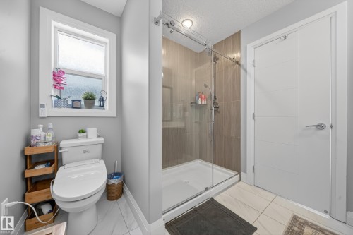7648 179 Avenue, Edmonton, AB - Indoor Photo Showing Bathroom