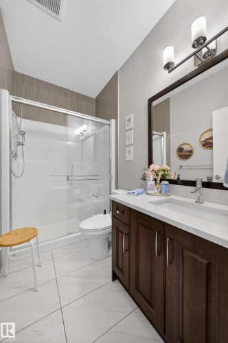 7648 179 Avenue, Edmonton, AB - Indoor Photo Showing Bathroom