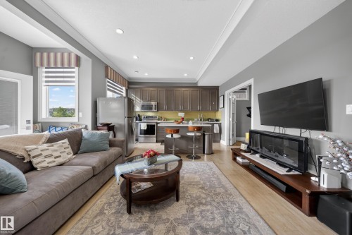 7648 179 Avenue, Edmonton, AB - Indoor Photo Showing Living Room