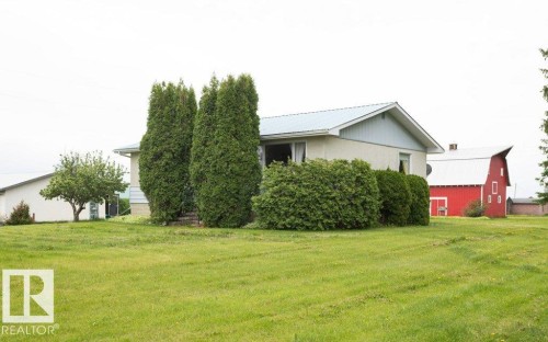 Ranch-style residence featuring a light-colored stucco exterior and a metal roof - 2021 Twp Rd 604, Rural Westlock County, AB 