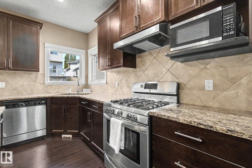 1932 67 Street, Edmonton, AB - Indoor Photo Showing Kitchen With Upgraded Kitchen