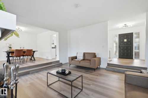 Living area featuring light wood finished floors and baseboards - 2722 104A Street, Edmonton, AB 
