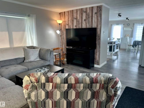 13 4405 50 Avenue, Cold Lake, AB - Indoor Photo Showing Living Room
