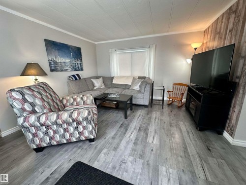 13 4405 50 Avenue, Cold Lake, AB - Indoor Photo Showing Living Room