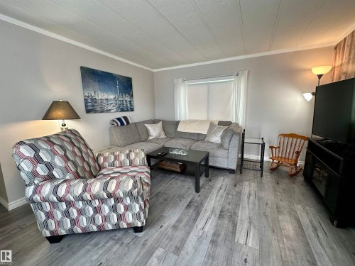 13 4405 50 Avenue, Cold Lake, AB - Indoor Photo Showing Living Room
