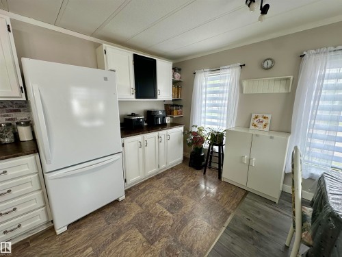 13 4405 50 Avenue, Cold Lake, AB - Indoor Photo Showing Kitchen
