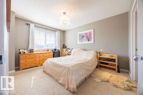 19 1030 Chappelle Boulevard, Edmonton, AB - Indoor Photo Showing Bedroom