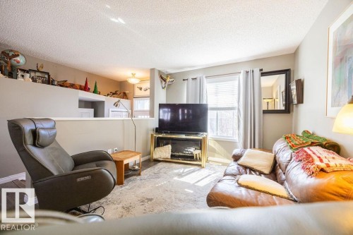 19 1030 Chappelle Boulevard, Edmonton, AB - Indoor Photo Showing Living Room