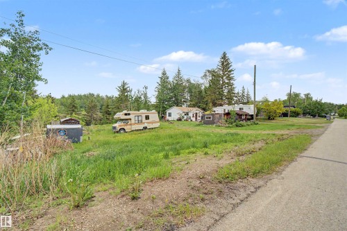 Image quality insufficient for description - 337 Smith Crescent, Rural Parkland County, AB 