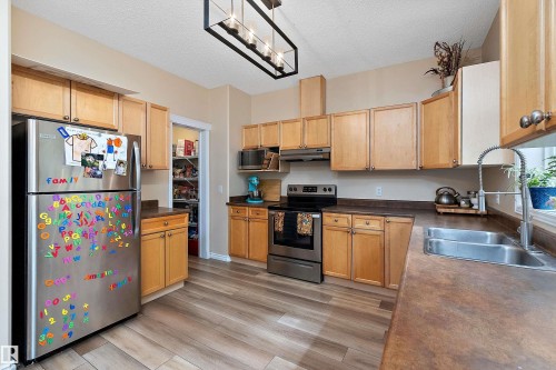 15 1780 Glastonbury Boulevard, Edmonton, AB 