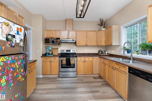 15 1780 Glastonbury Boulevard, Edmonton, AB 