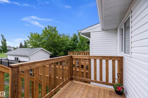 Spacious wood deck with natural finish balusters and flooring - 5210 55 Avenue, Wetaskiwin, AB 