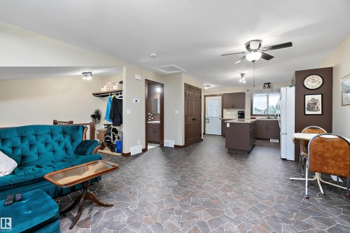 Open-concept living space featuring patterned flooring throughout - 5210 55 Avenue, Wetaskiwin, AB 