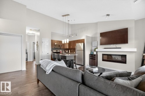 15 3305 Orchards Link Link, Edmonton, AB 