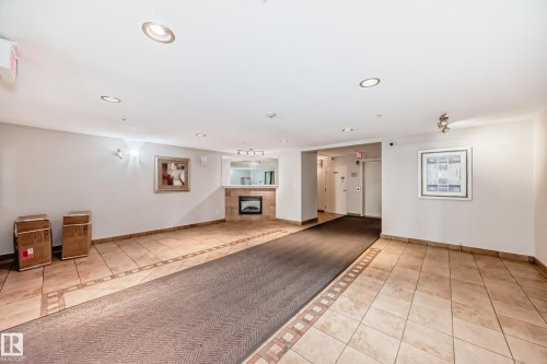 Tiled flooring with decorative border accents - 214 9938 104 Street, Edmonton, AB 