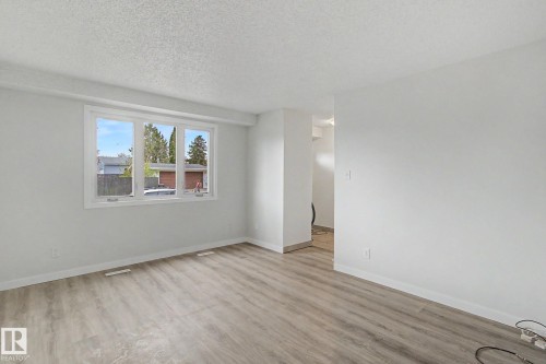9B Clareview Village, Edmonton, AB - Indoor