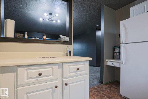 3959 62 Street Nw, Edmonton, AB - Indoor