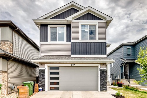Two-story detached residence featuring a multi-toned facade with vertical and horizontal siding - 589 Boulder Wynd, Leduc, AB - Outdoor With Facade