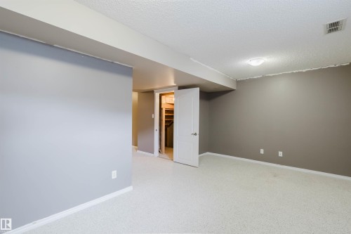 Spacious room featuring light-toned carpeting and contrasting wall colors - 38 1780 Glastonbury Boulevard, Edmonton, AB 
