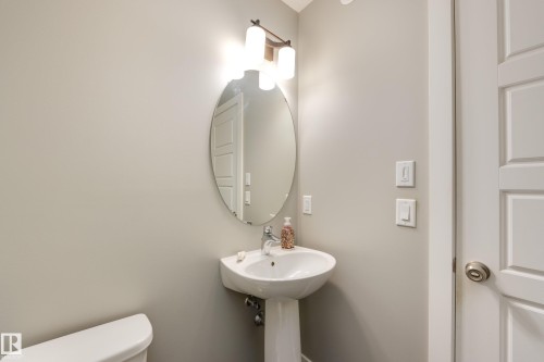 2079 Desrochers Drive, Edmonton, AB - Indoor Photo Showing Bathroom