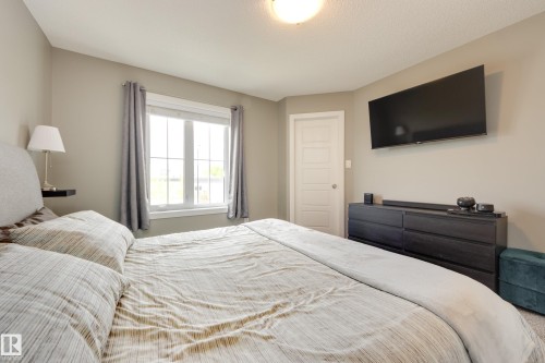 2079 Desrochers Drive, Edmonton, AB - Indoor Photo Showing Bedroom