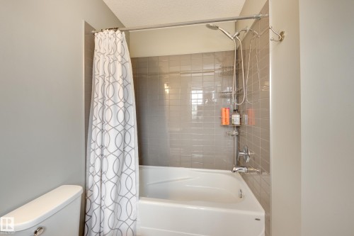 2079 Desrochers Drive, Edmonton, AB - Indoor Photo Showing Bathroom