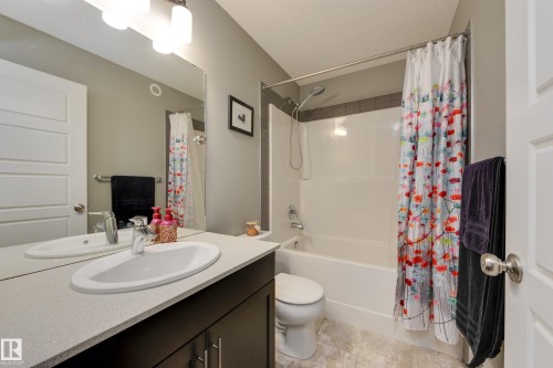 2079 Desrochers Drive, Edmonton, AB - Indoor Photo Showing Bathroom