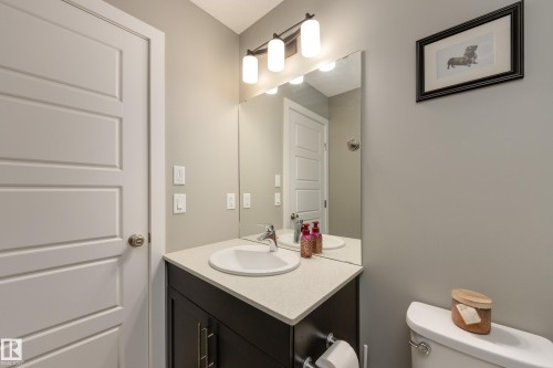 2079 Desrochers Drive, Edmonton, AB - Indoor Photo Showing Bathroom