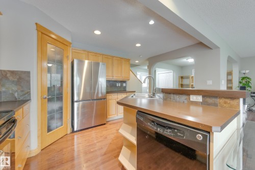 2426 Hagen Way, Edmonton, AB - Indoor Photo Showing Kitchen