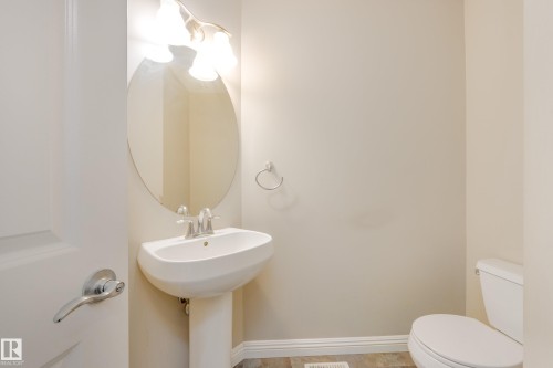 2426 Hagen Way, Edmonton, AB - Indoor Photo Showing Bathroom