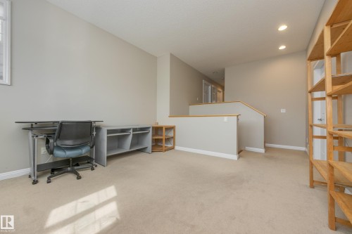 2426 Hagen Way, Edmonton, AB - Indoor