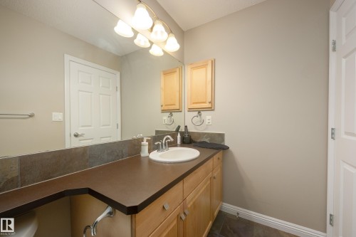 2426 Hagen Way, Edmonton, AB - Indoor Photo Showing Bathroom