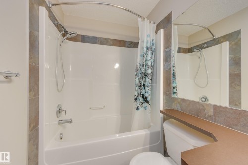 2426 Hagen Way, Edmonton, AB - Indoor Photo Showing Bathroom