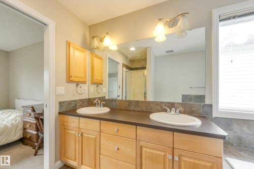 2426 Hagen Way, Edmonton, AB - Indoor Photo Showing Bathroom
