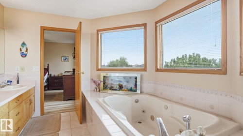 6119 156 Avenue, Edmonton, AB 